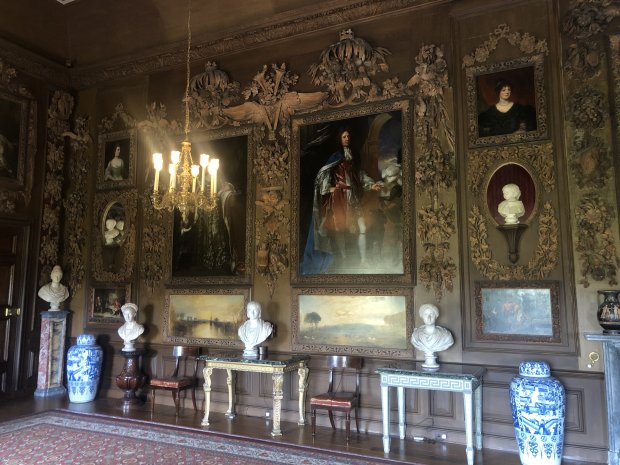 Displaying Collections in Libraries, Universities, and Public Spaces